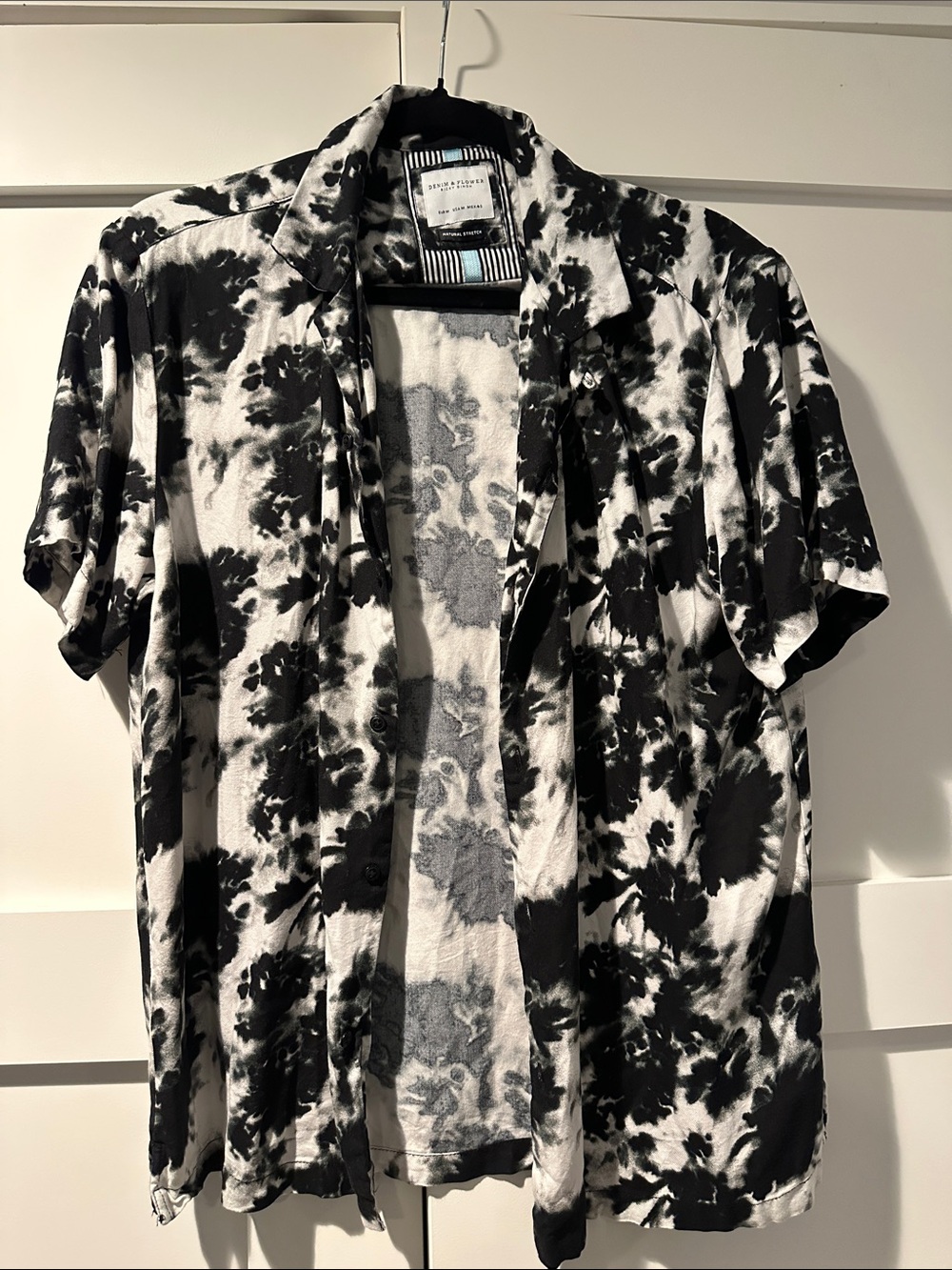Denim & Flower Black and White Tie-Dye Short-Sleeve Button-Down Shirt